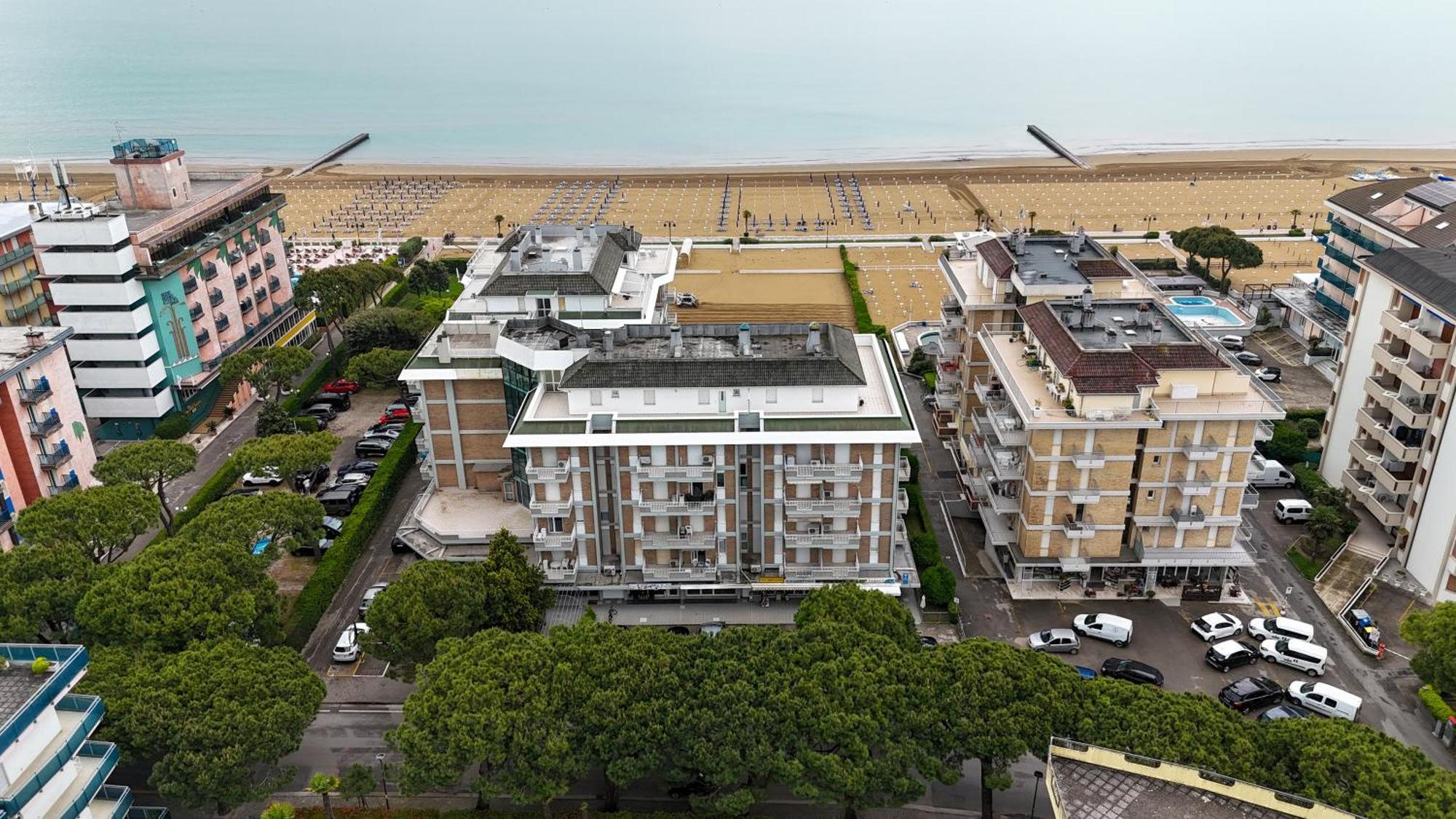 Jesolo Beach! Fronte Mare - Piscina Park E Posto Spiaggia Inclusi Exterior photo